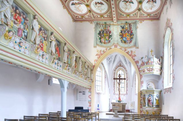 Kirche St. Johannis mit Domäne Oeslau